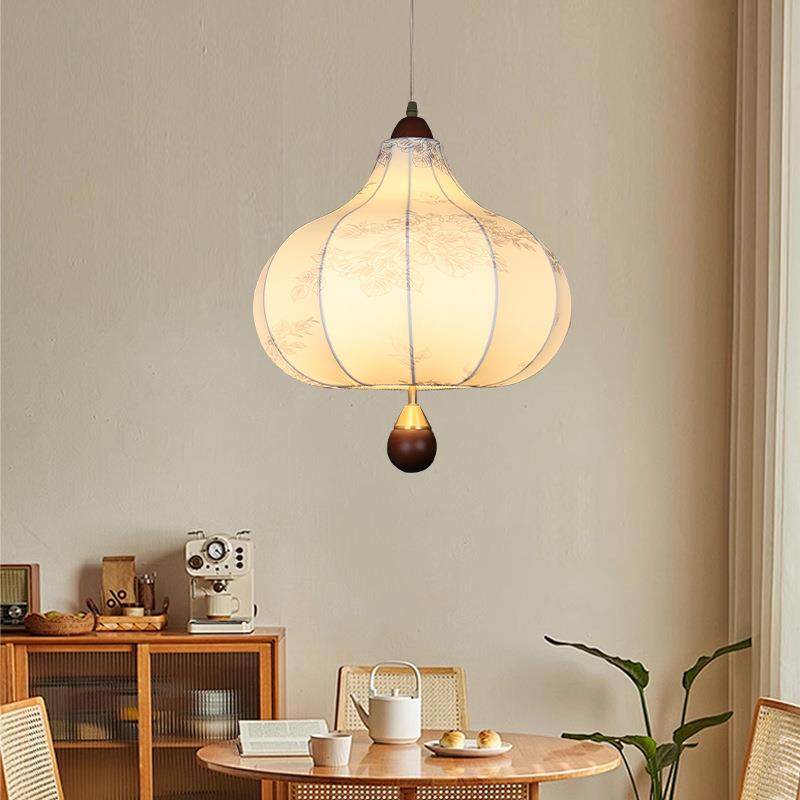 2025新款法式中古卧室布艺吊灯复古花纹实木衣帽间餐厅吧台栗子灯