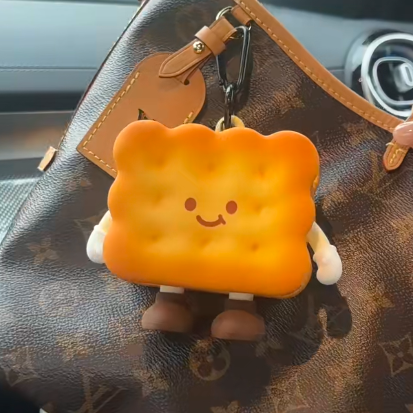 可爱车钥匙零钱耳机迷你小包挂件女卡通收纳包儿童玩偶公仔蘑菇包