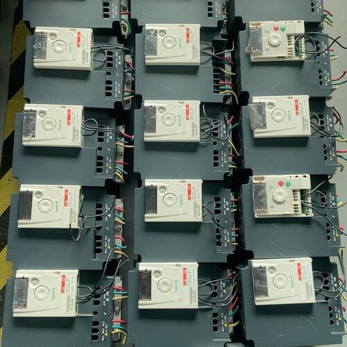 ATV303HU40N4 变频器 380V 4KW 测
