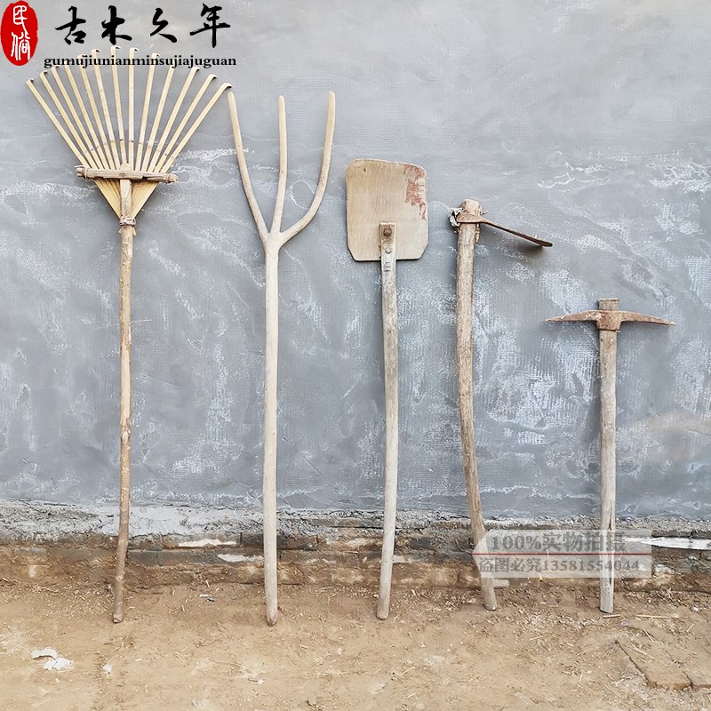 老旧农具怀旧老物件农耕工具老木叉旧木耙锄头民俗农家院装饰摆件