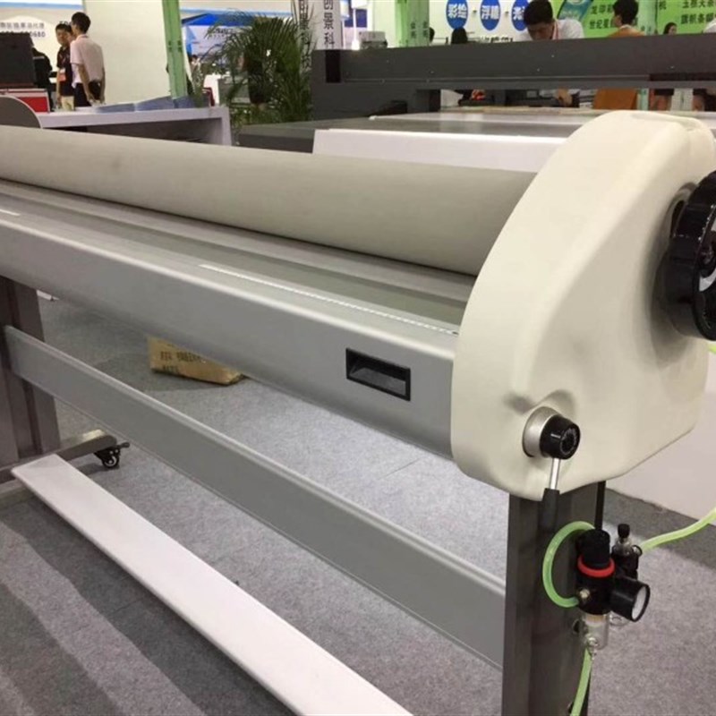 1.6米飞扬手动电动两用冷裱机 气动升降自动裱膜 加重广告过膜机