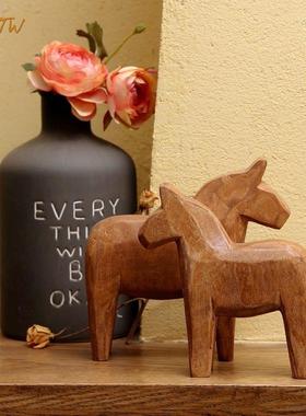 北欧简约风格木雕动物摆件手工实木色小号摇马书房橱窗客厅装饰品