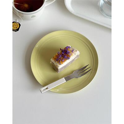 On the table - 清新黄绿色釉下彩陶瓷平盘 甜点盘 小餐盘 6.7寸