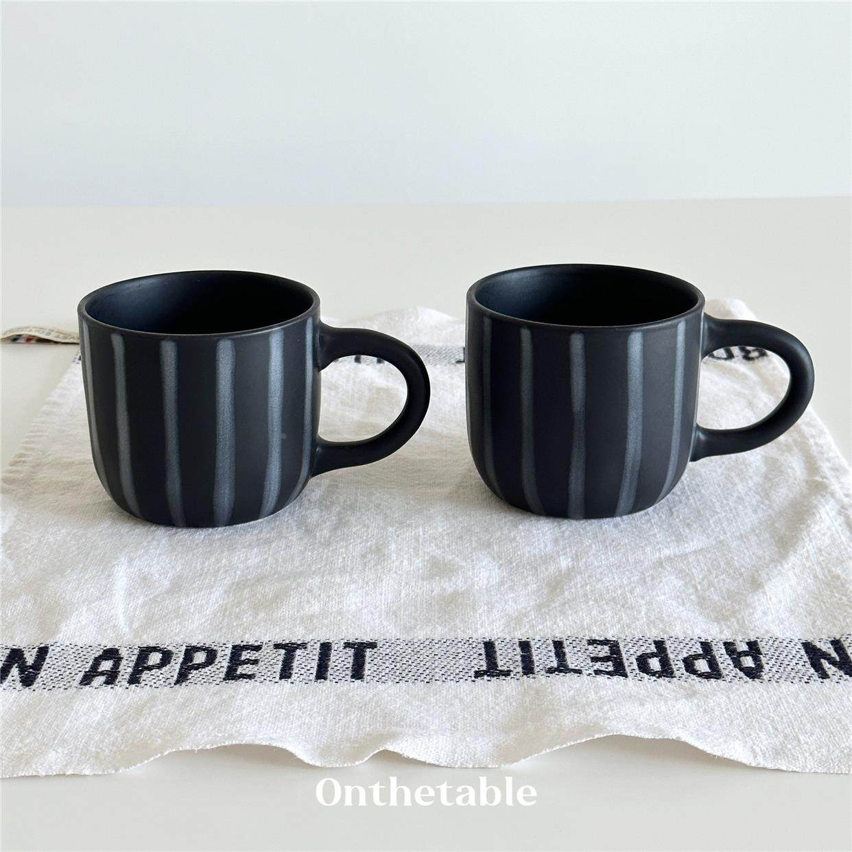 Onthetable - 哑光粗陶条纹黑色陶瓷马克杯 釉下彩家用水杯 330ml,玩具/童车/益智/积木/模型,其它玩具,淘宝优惠券,粉丝福利购,淘宝优惠卷
