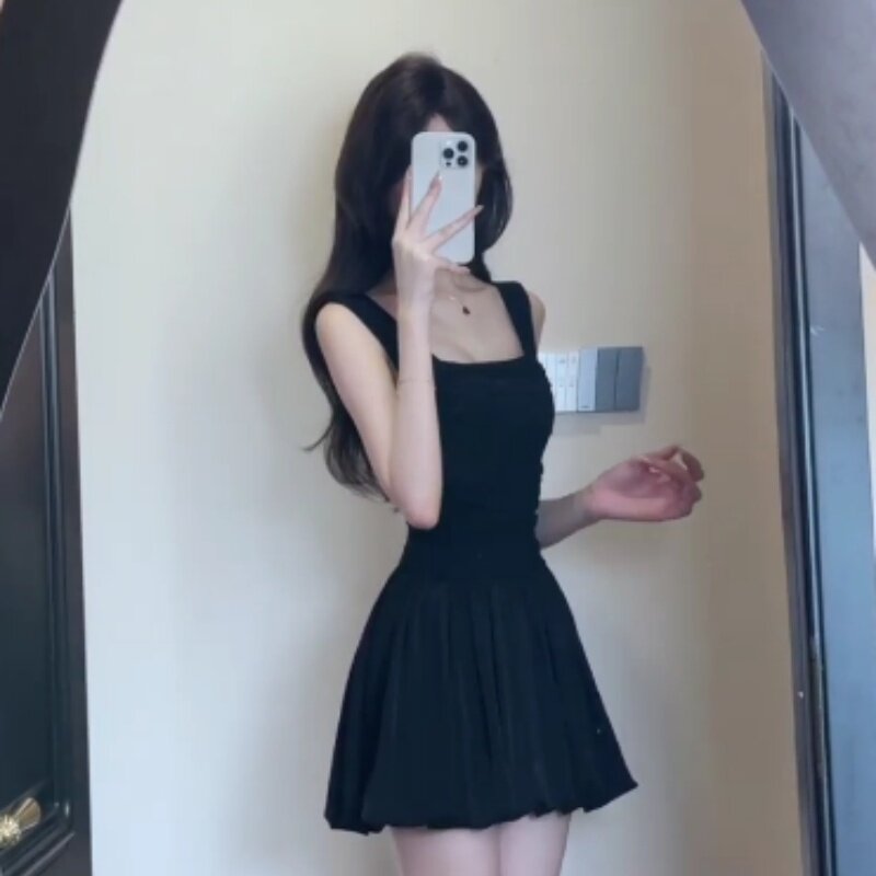 法式气质黑色吊带连衣裙女2026年夏季小个子收腰显瘦蓬蓬短裙子