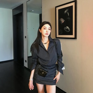 设计感条纹长袖衬衫连衣裙女春季新款复古收腰显瘦Polo领包臀短裙