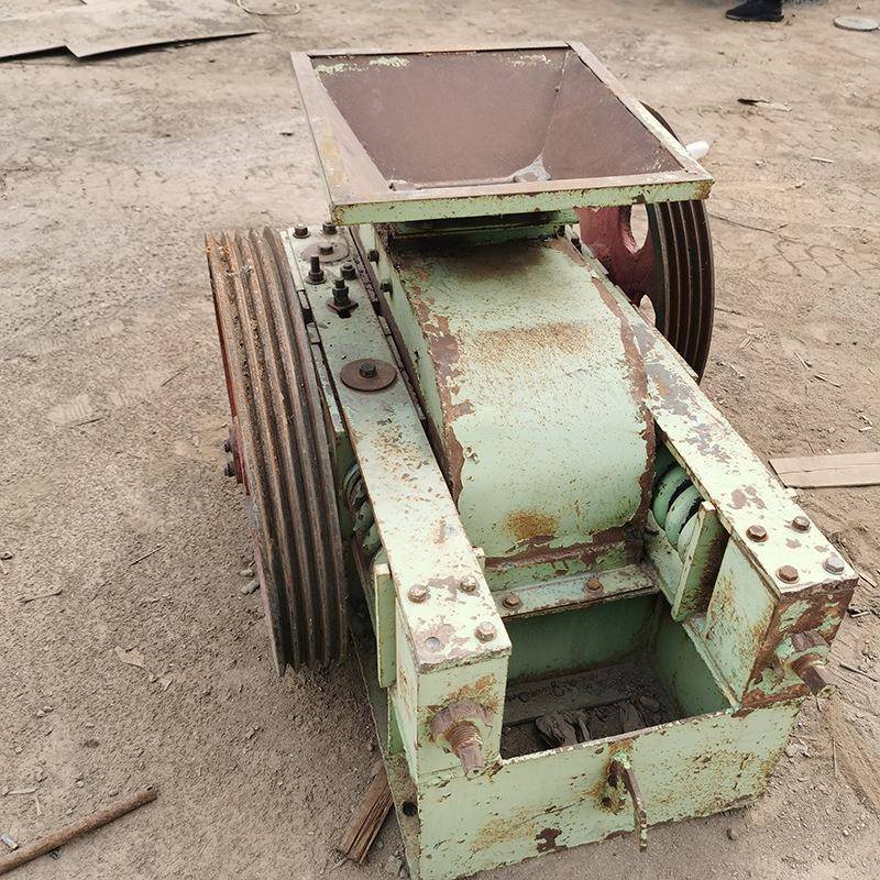 处理一台项目流产小型对滚机小型可移动400*250对辊式制砂设备