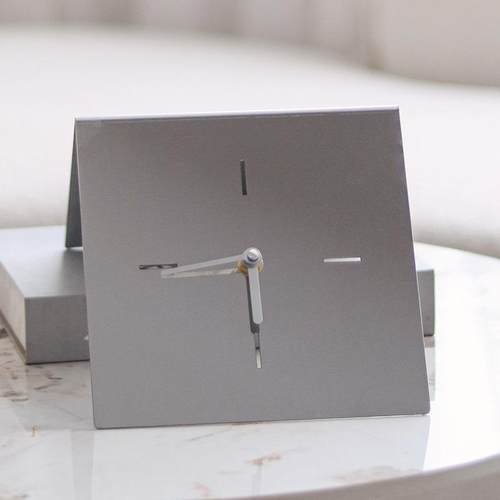 北欧创意折页金属不锈钢时钟摆件样板房售楼处卧室床头座钟装饰品