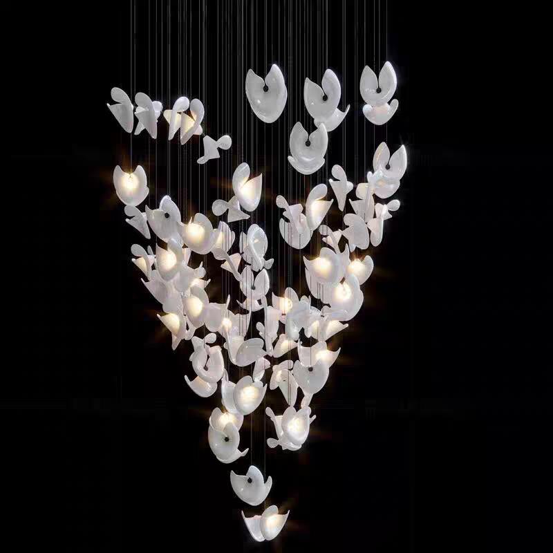 法式奶油风轻奢客厅吊灯2025年新款设计师高端玉兰陶瓷楼梯吊灯