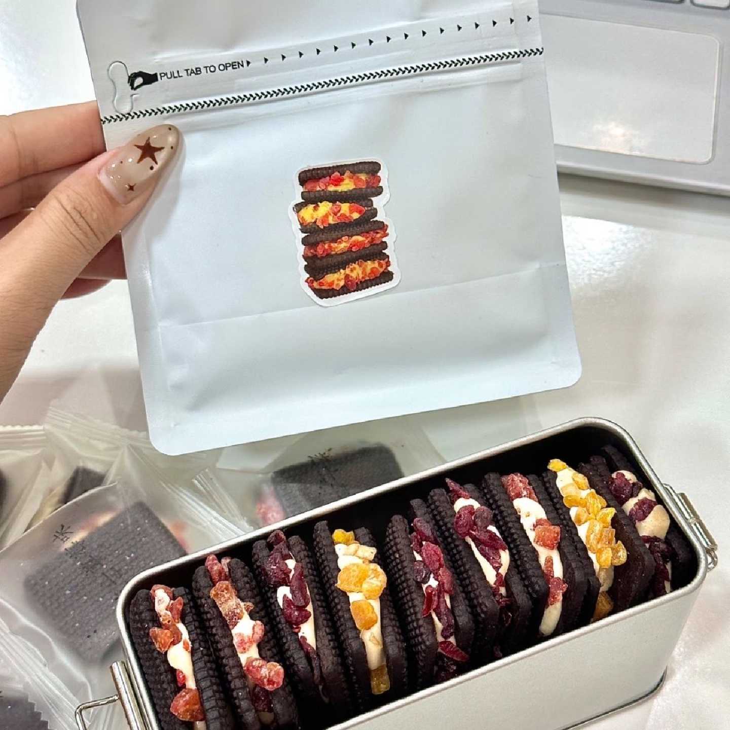 爆款啵啵奶酥拉丝曲奇巧克力饼干芒果草莓蔓越莓牛轧夹心解馋零食