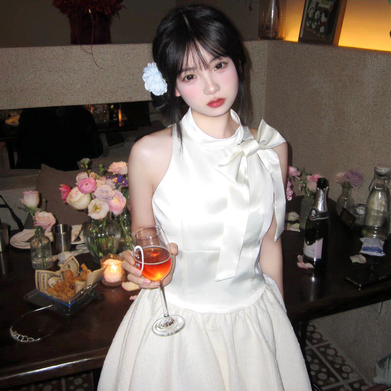 现货富家千金高级感蝴蝶结背心连衣裙夏季气质收腰修身无袖蓬蓬短