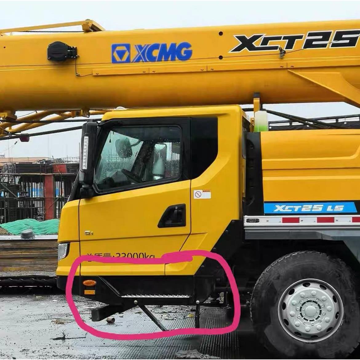 徐工吊车脚踏板25K5A5C40KC/XCT25XCT35脚踏板新款脚踏板原厂