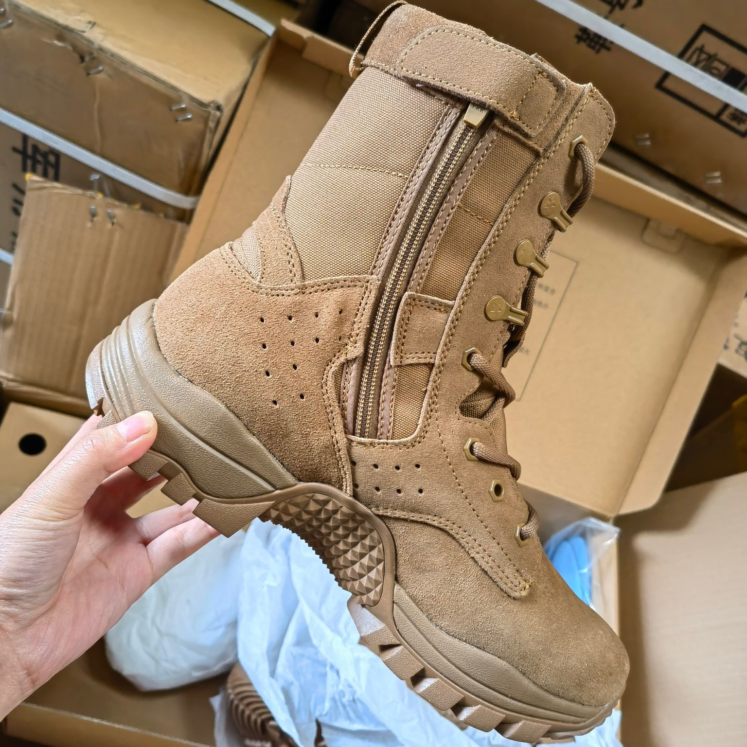 新款棕色套式作战训靴户外训练牛皮防穿刺沙漠靴登山越野靴子