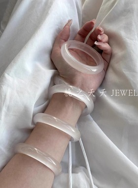 天然巴西冰糯种白月光玛瑙手镯女款荔枝冻白色冰透镯子