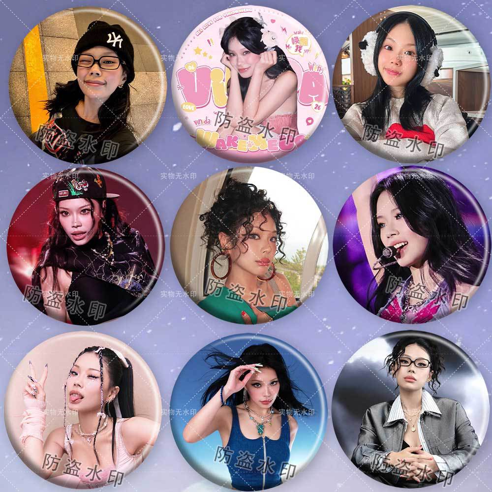 万妮达演唱会粉丝应援物料周边吧唧镭射徽章痛包挂件胸针生日礼物