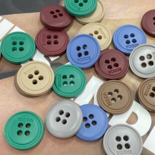 15MM跳色喷漆四眼树脂纽扣针织衫毛衣可爱彩色设计感装饰钮扣子