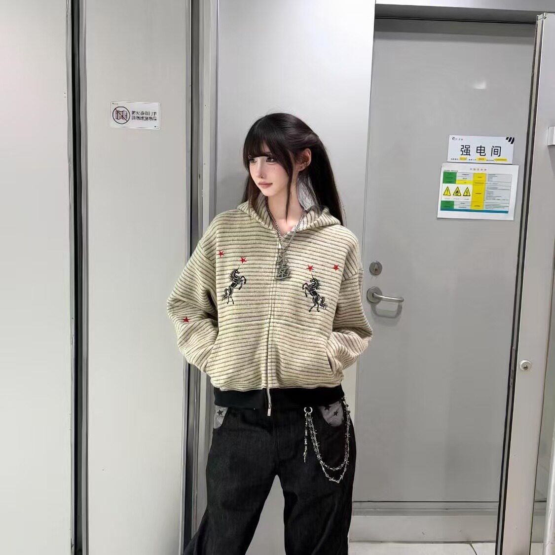 薄款加绒绣花广州面料复合后包条防伪扣吊牌卫衣