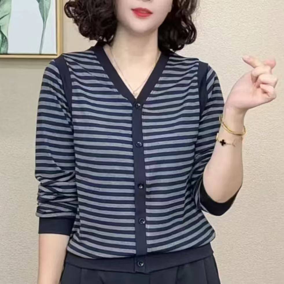 春秋新款条纹显瘦长袖上衣女洋气大码开衫中老年妈妈宽松遮肚T恤
