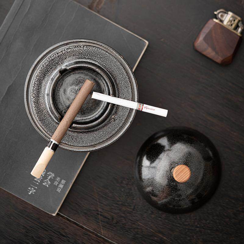 现货陶瓷灰缸带盖防飞灰客w厅办公室创意缸复古青花桌面摆件