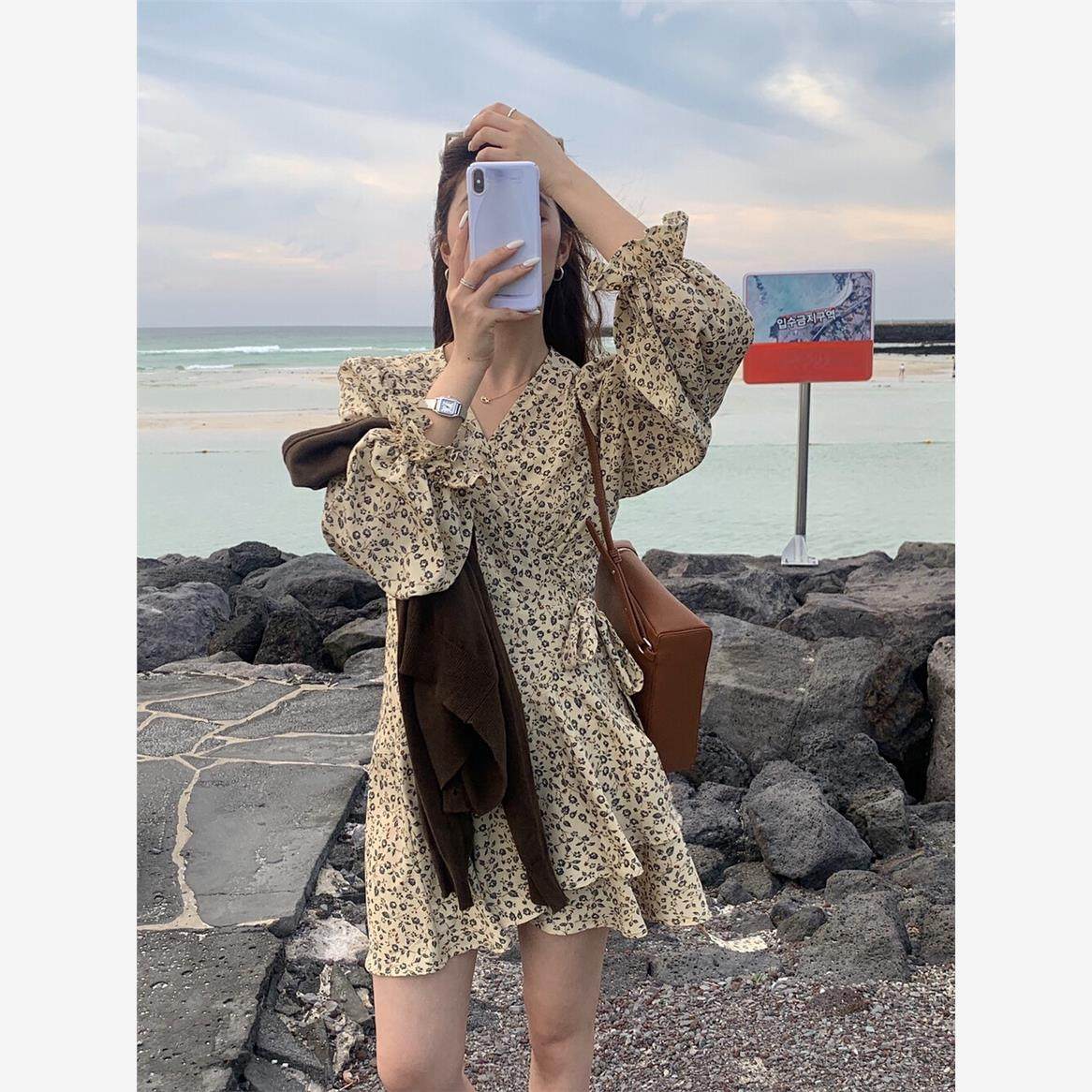 早秋简单大方高级感穿搭碎花小个子连衣裙2025新款今年流行爆款