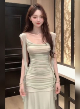 法式绿色网纱吊带洋装女夏季海边度假收腰修身巨好看包臀长裙子