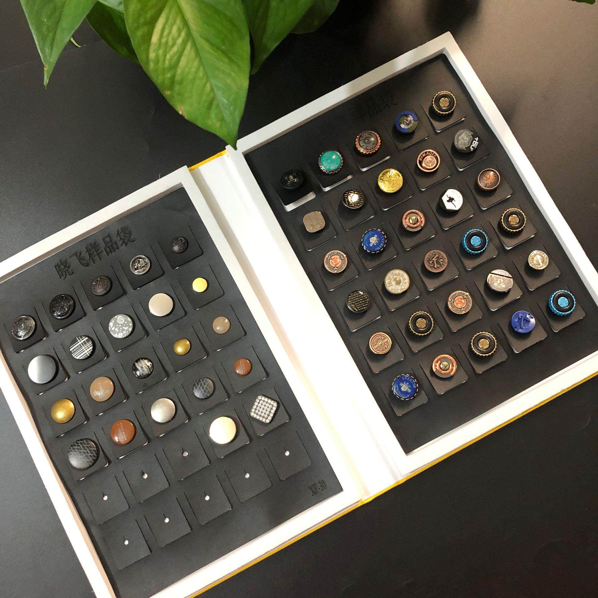 纽扣色卡辅料五金四合扣手缝扣牛仔扣弹簧扣吊钟样品盒现货供应