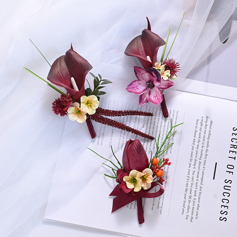 新中式酒红马蹄莲婚礼胸花
