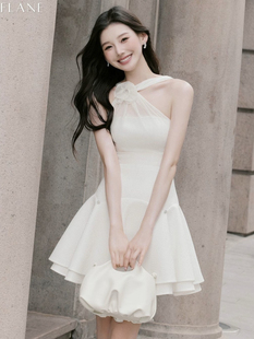 越南小众品牌FLANE挂脖花朵露肩连衣裙优雅甜美性感时尚