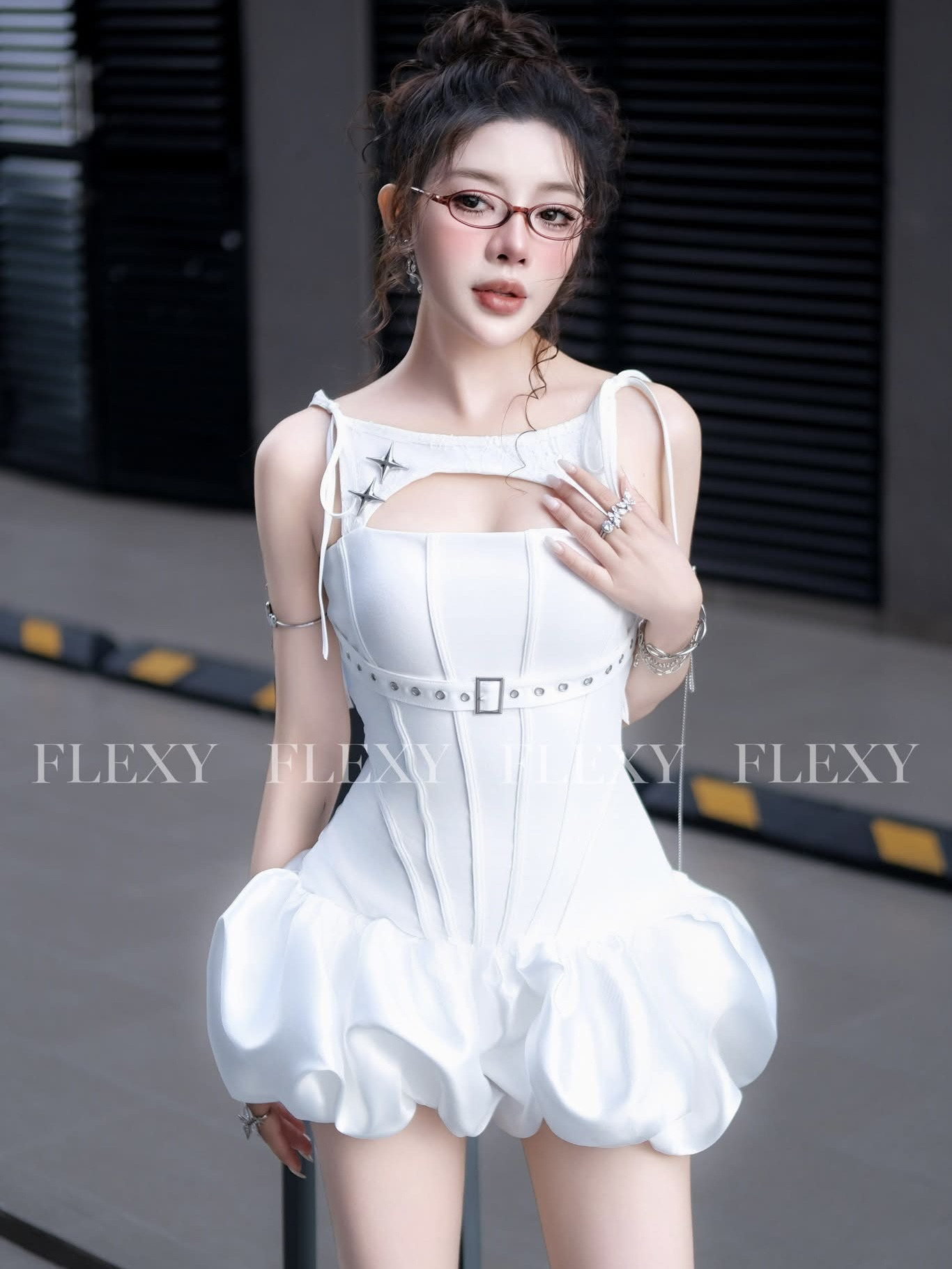 越南正品代购FLEXY吊带抹胸蓬蓬裙设计感辣妹时尚性感连衣裙