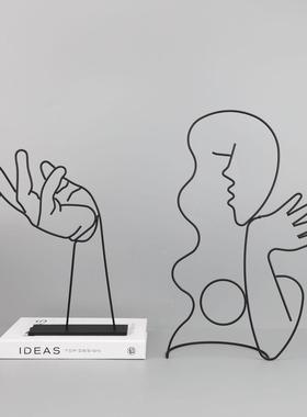 现代简约抽象线框人物金属摆件客厅样板房电视柜售楼处家居装饰品