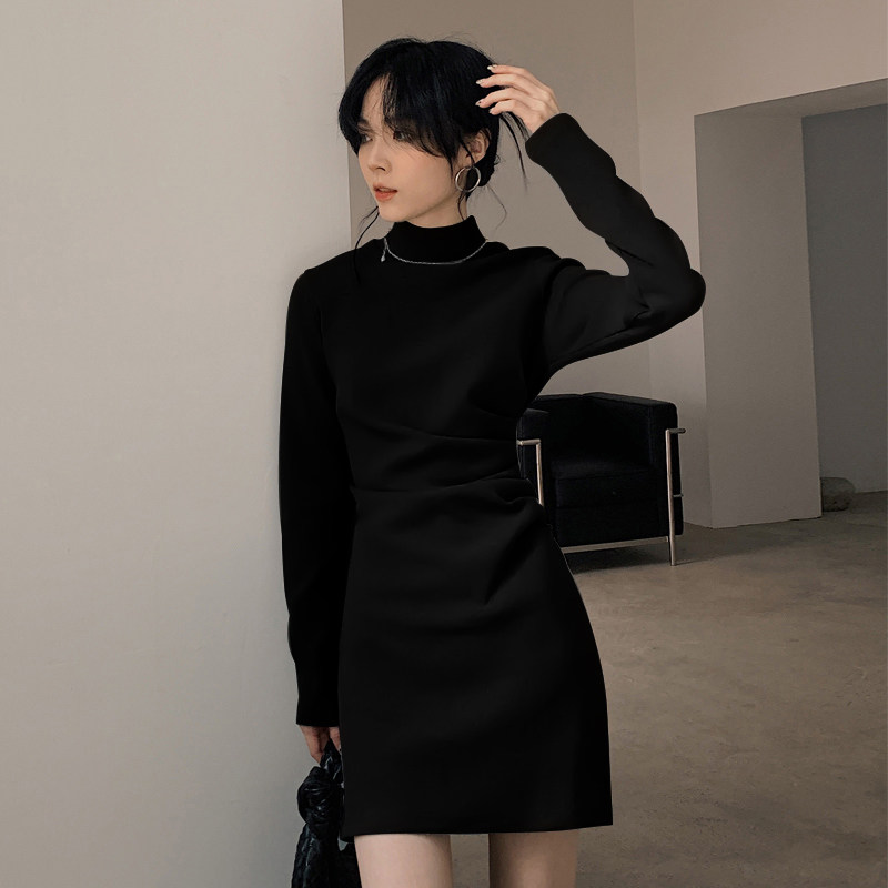 速发后妈0臀裙秋冬高领内搭连衣裙2包24新款冬黑季色打底小妈短裙