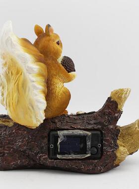 2025花园装饰太阳能亮灯松鼠摆饰树脂工艺品松鼠站木桩摆件