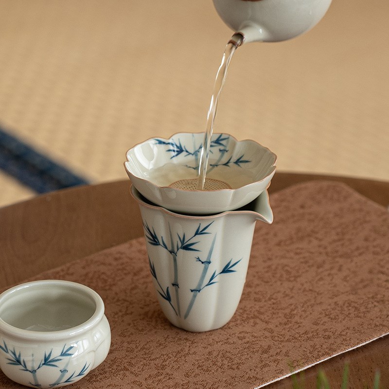速发釉下彩手绘家用公道茶陶瓷分杯器功夫茶具手绘青形花瓣竹公杯