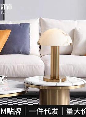 树脂北欧简约台灯设计师卧室床头灯创意五金蘑菇装饰高级台灯