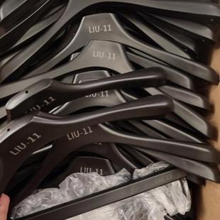 白色实无木22151衣架料服装 架 专用奶塑仿木米防滑衣撑衣服挂店痕裤