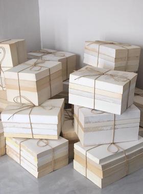 复古装饰旧书捆书卷 泛黄斑驳文艺老旧物 旧时光摄影道具摆件背景