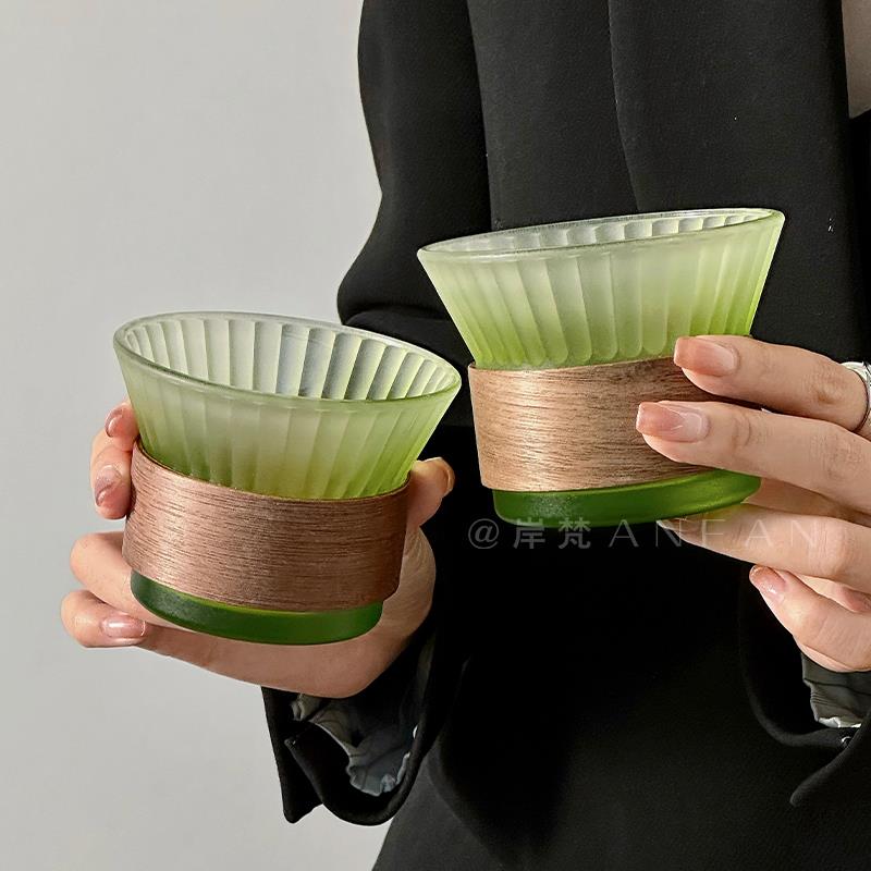 岸梵*小众冰美式咖啡杯高级感轻奢竖条纹渐层绿玻璃杯家用喝水杯