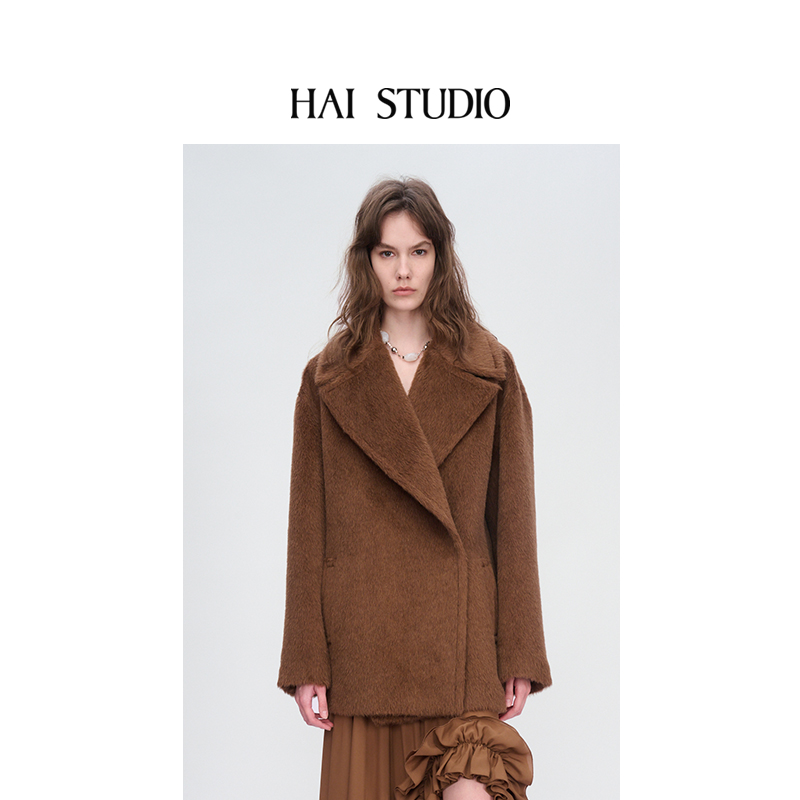 HAI STUDIO2025秋冬新品 女士宽肩苏力短大衣 羊驼毛羊毛翻领外套
