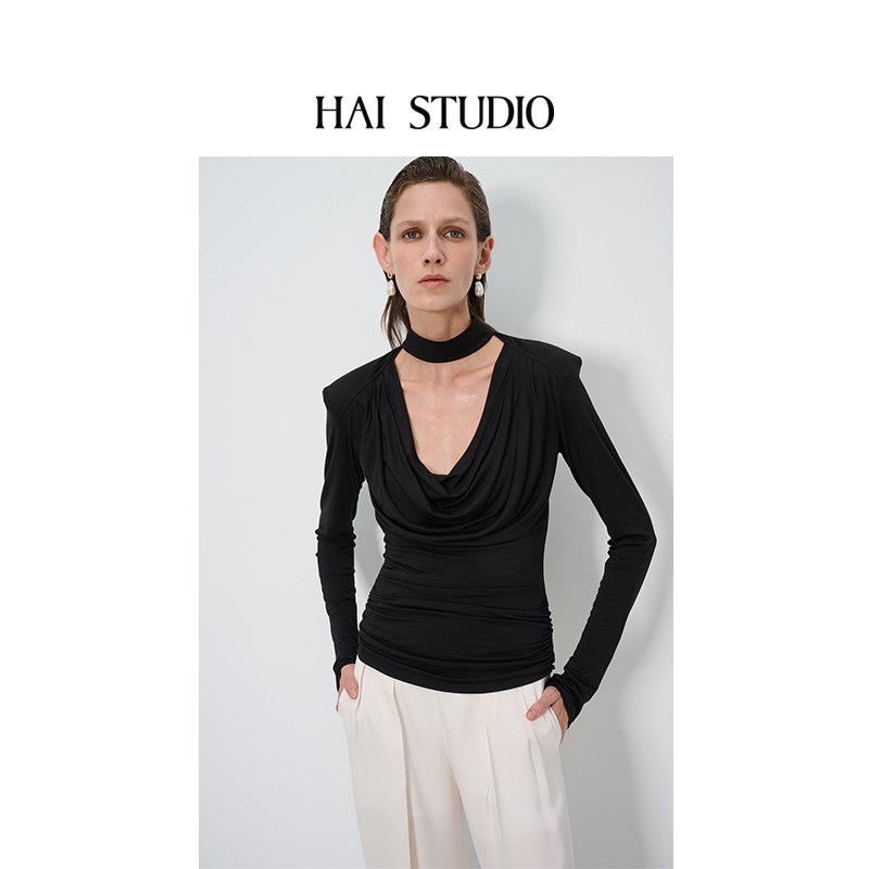 春夏黑色荡领针织上衣堆堆领