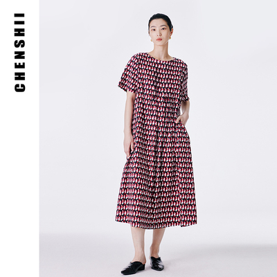 CHENSHII官方 2025夏装新款几何印花风琴褶短袖阔摆短袖连衣裙