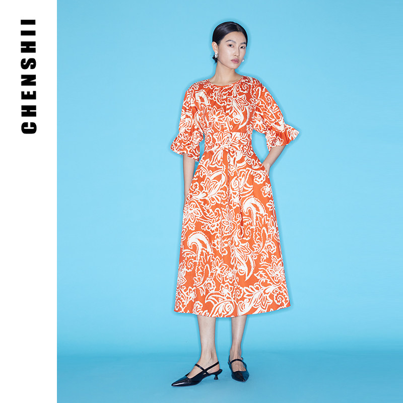 CHENSHII官方 2026春季新款气质棉圆领束腰度假荷叶袖花色连衣裙