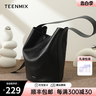 天美意真皮水桶包女2024新款 百搭大容量斜跨包牛皮腋下包 Teenmix