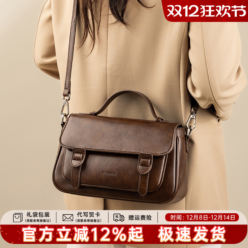 天美意女包2025新款邮差包大容量单肩斜挎包通勤手提包休闲小方包