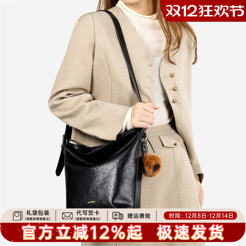 天美意真皮水桶包女腋下包