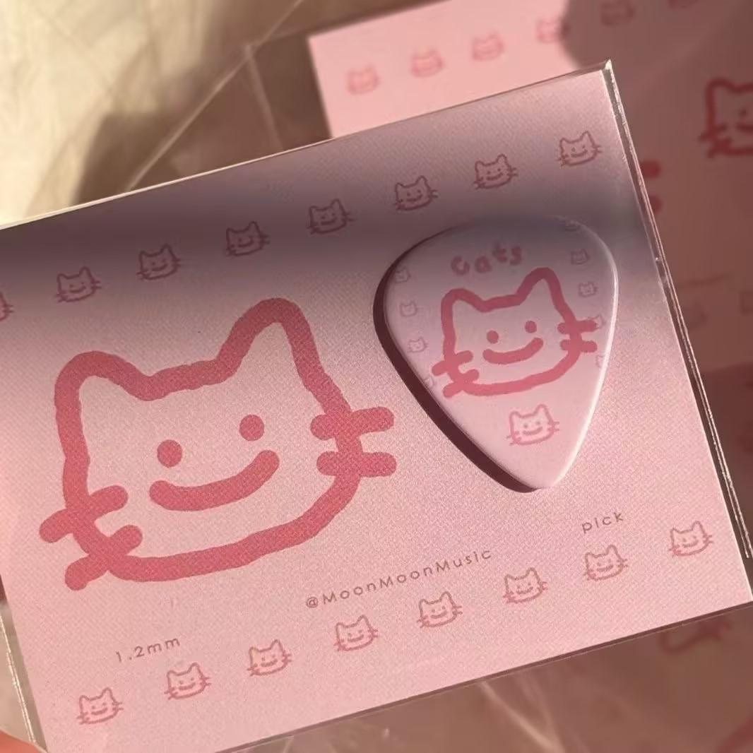 粉色小猫吉他拨片卡通高颜值耐磨扫弦片尤克里里弹片防滑摇滚民谣