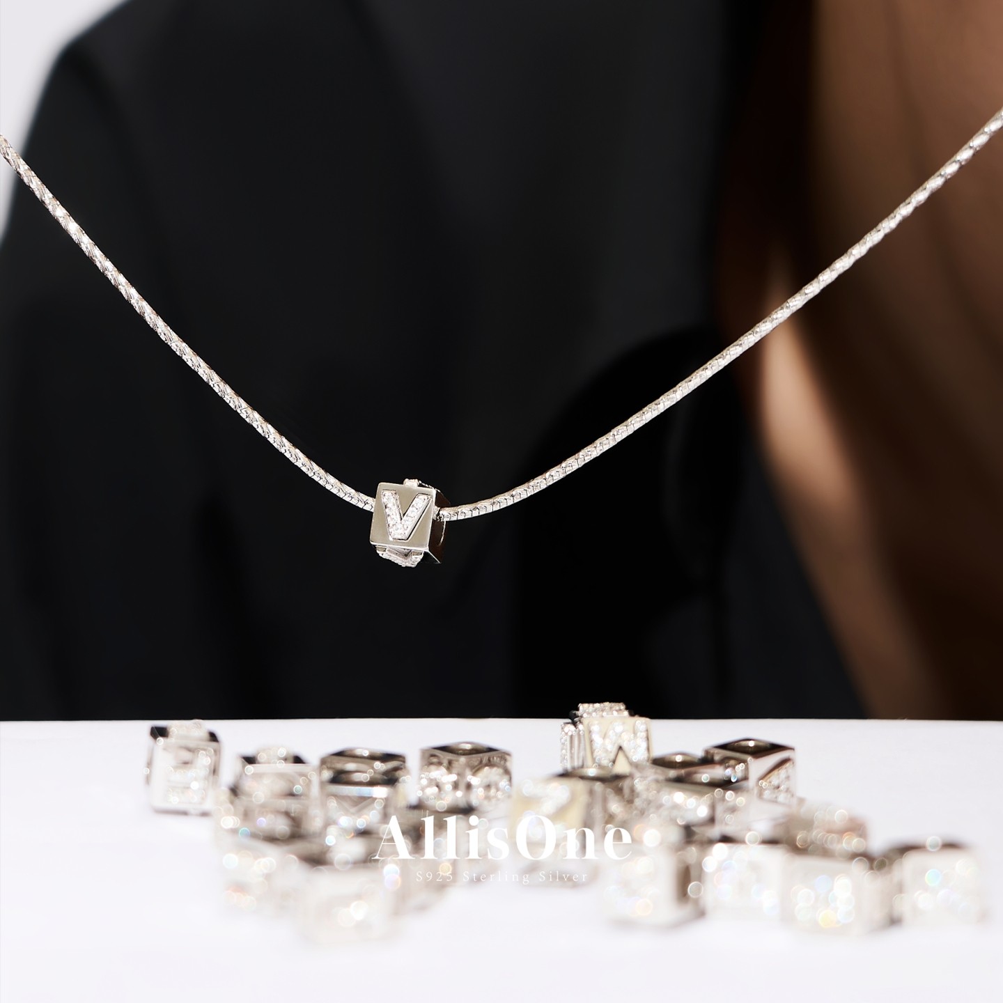 纯银字母方块吊坠项链