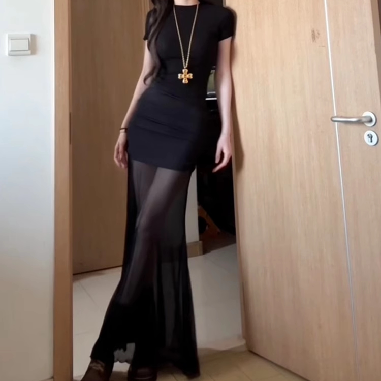 小个子黑色网纱连衣裙女