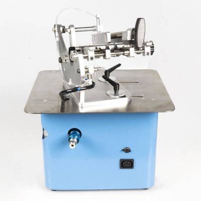 厂家 服装厨具全自动送卡单头吊牌机玩具娃娃子母扣套环机