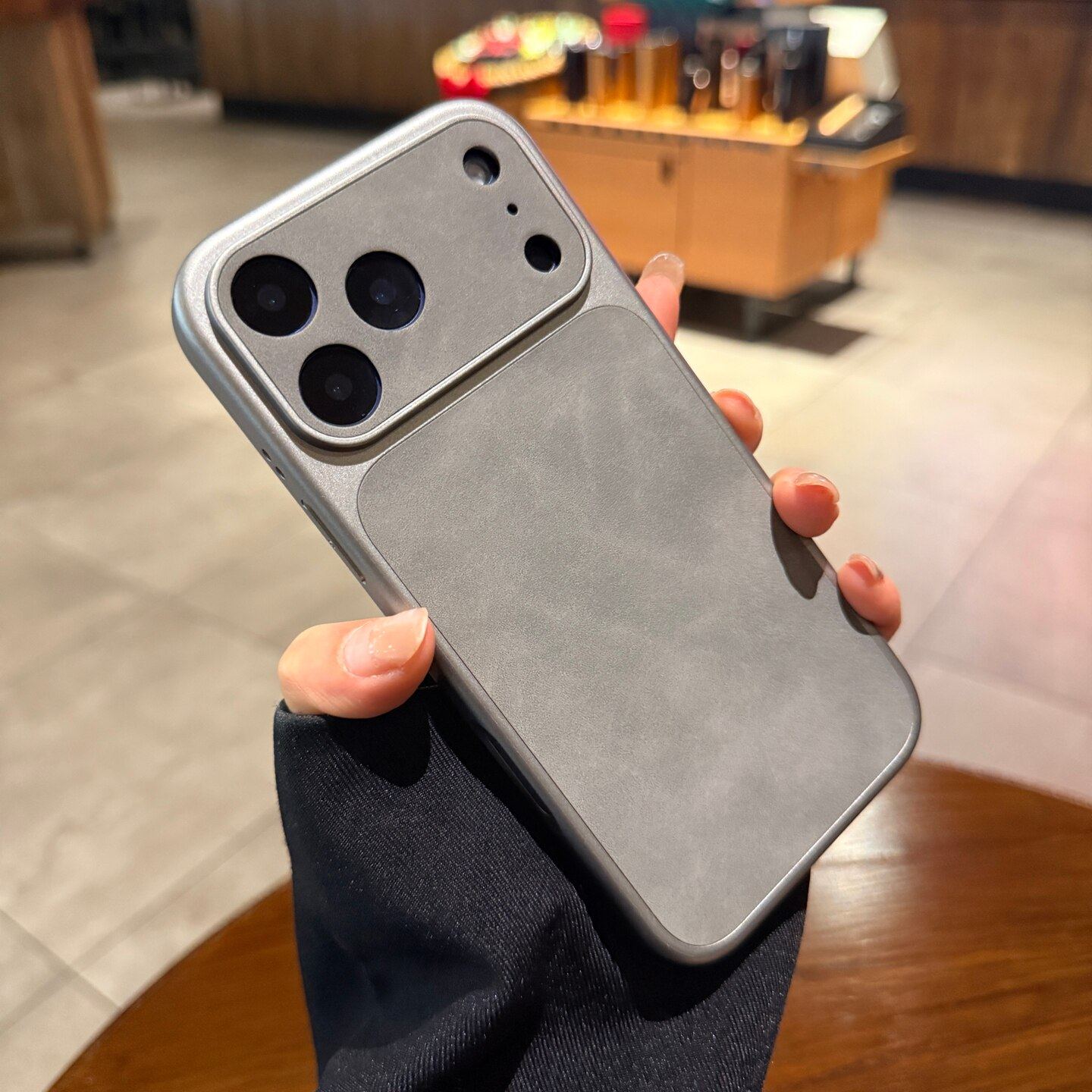 适用苹果17Promax手机壳新款彩绘iPhone16Pro全包按键15plus电镀小羊皮14pm小众高级感13简约高级防摔保护套p