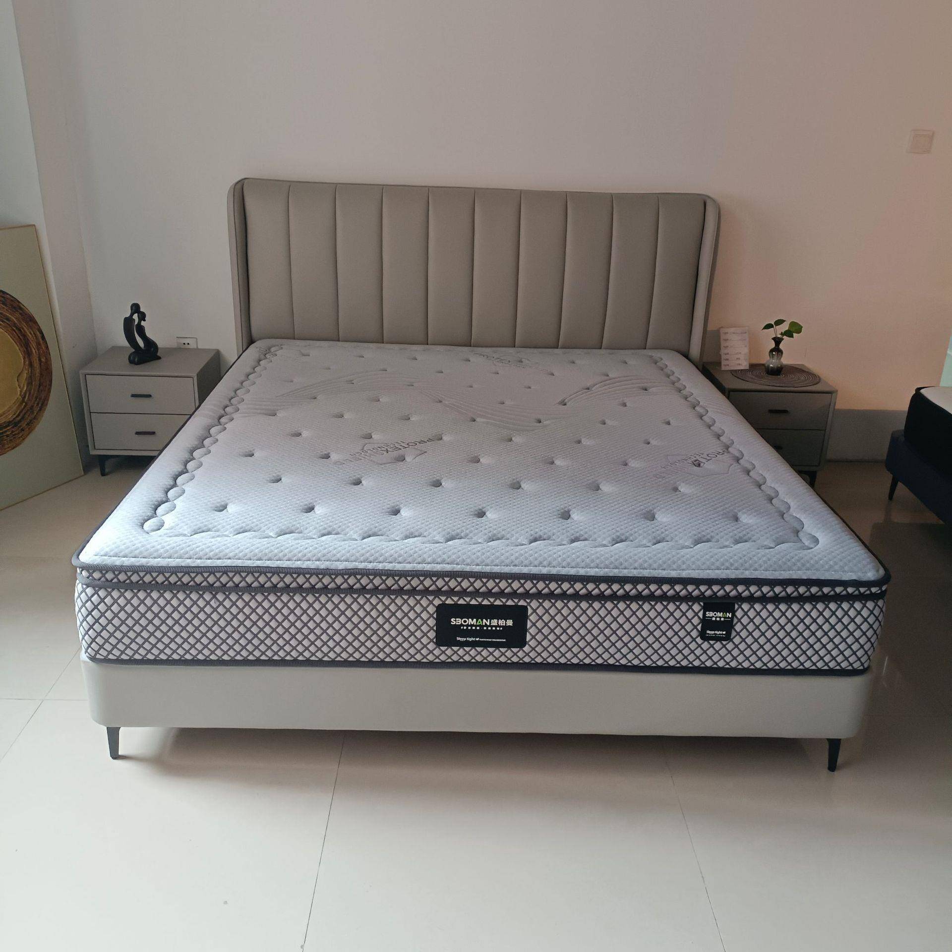 新款真皮床现代简约小户型齐边婚床1.8米卧室民用双人床储物皮床